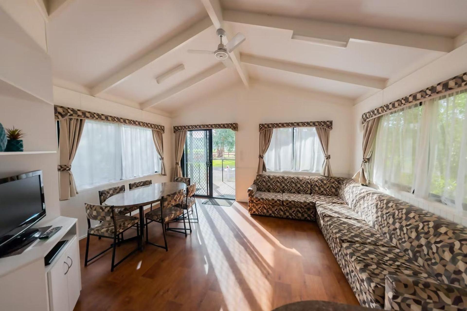 BIG4 Breeze Holiday Parks - Eildon Buitenkant foto