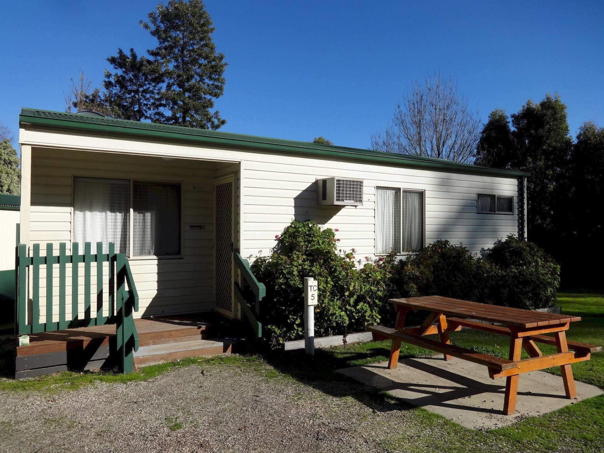 BIG4 Breeze Holiday Parks - Eildon Buitenkant foto